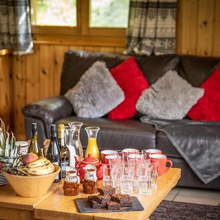 Chalet Himalaya , 10 Person Chalet With 5 Ensuite Bedrooms And Outdoor Jacuzzi In Meribel Centre Eksteriør bilde