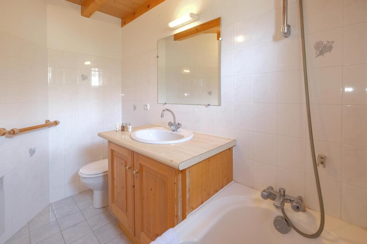Chalet Himalaya , 10 Person Chalet With 5 Ensuite Bedrooms And Outdoor Jacuzzi In Meribel Centre Eksteriør bilde